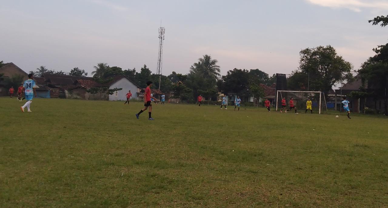 05 BAJ FOOTBALL TRAVELER